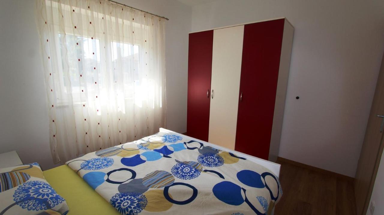Apartments Tomislav Malinska Exterior photo
